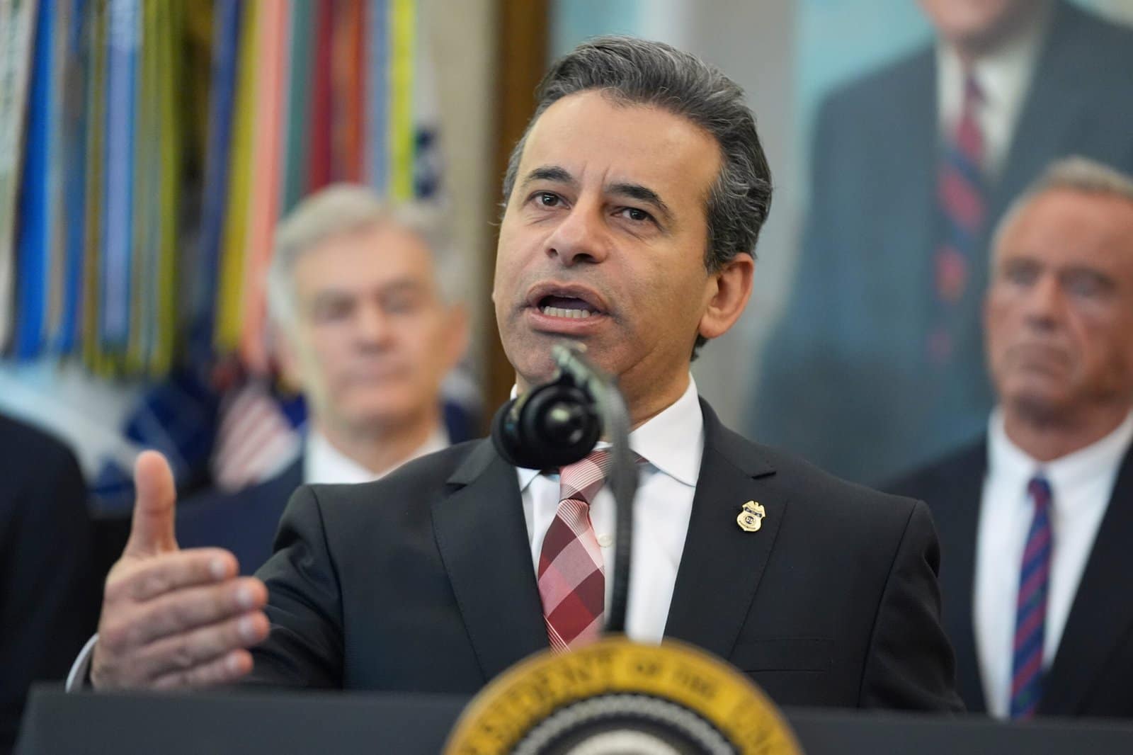 Makary’s time atop FDA over, Diamantas named acting commissioner​By David Lim and Lauren Gardner Makary’s time atop FDA over, Diamantas named acting commissioner​By David Lim and Lauren Gardner
