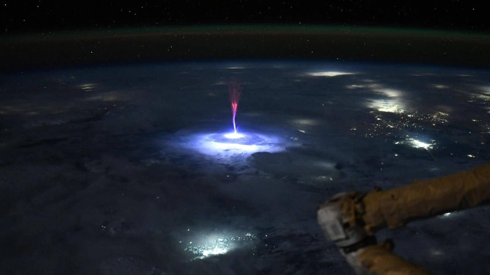 2025 in Photos: A Look at the Middle Months