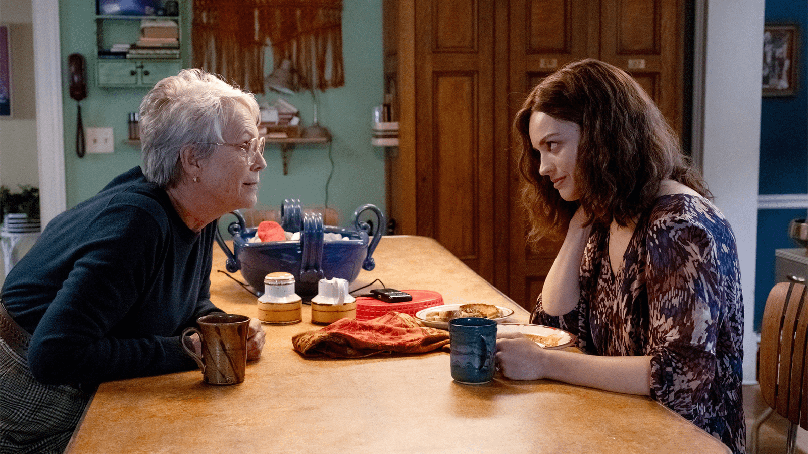 A Throwback Rom-Com About One Millennial Trying to Have It All A Throwback Rom-Com About One Millennial Trying to Have It All