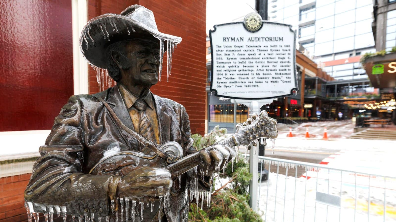 Photos: Snow and Ice Blanket the U.S.