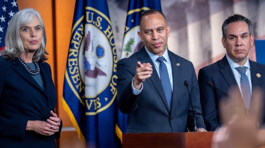 Jeffries rejects Republican bid to fund DHS amid Iran conflict​ Jeffries rejects Republican bid to fund DHS amid Iran conflict​