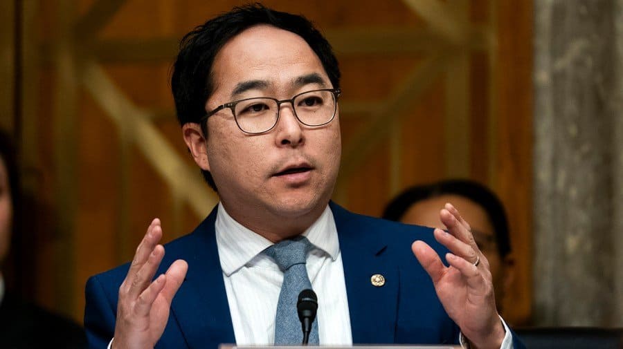 Americans ‘stuck’ in Middle East ‘outraged’ about ‘zero evacuation support’: Senate Democrat​ Americans ‘stuck’ in Middle East ‘outraged’ about ‘zero evacuation support’: Senate Democrat​